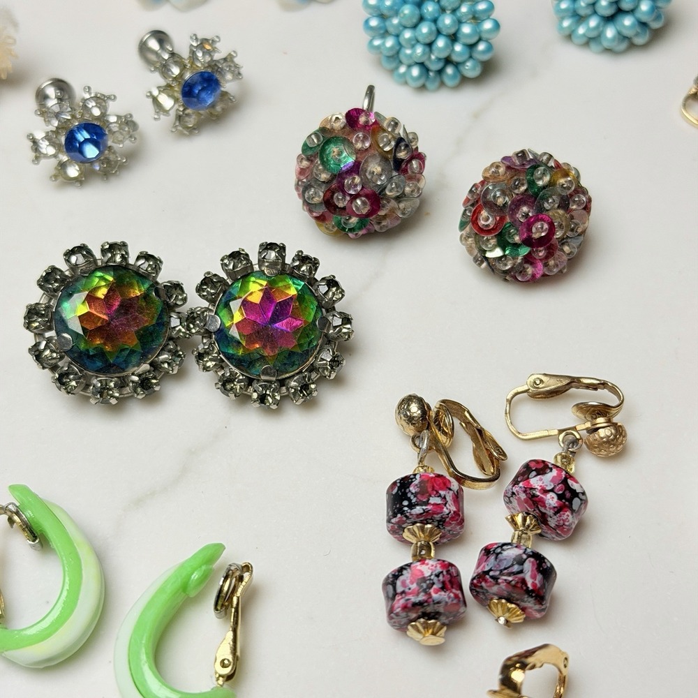 31 Pairs Vintage Clip On Earring Retro Colorful 60s 70s 80s Granny Whimsical - Picture 3 of 16
